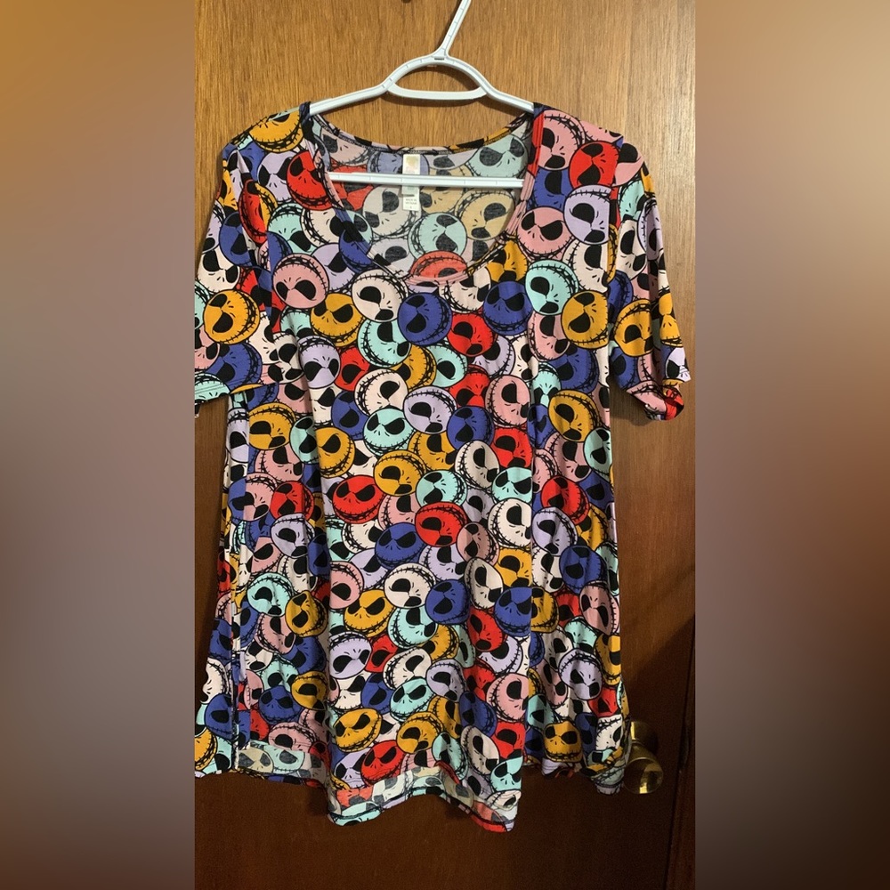 🌻LuLaRoe Perfect T Jack Skellington. Size small will fit sizes 8-14🌻